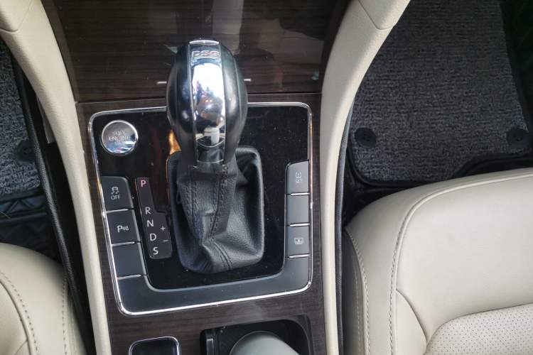 Used Volkswagen Passat 2014 2.0 TSI DSG Prestige Edition Gear Lever