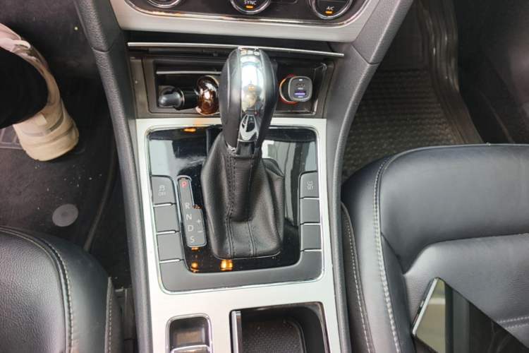 Used Volkswagen Passat 2014 1.8TSI DSG 30th Anniversary Edition Gear Lever