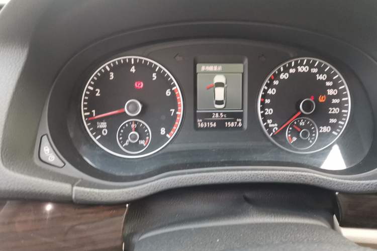 Used Volkswagen Passat 2014 2.0 TSI DSG Prestige Edition Odometer Close Up