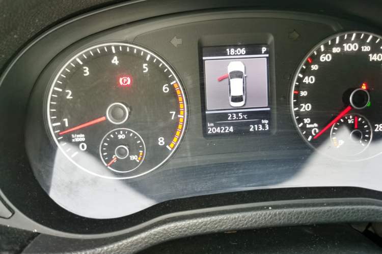 Used Volkswagen Passat 2014 1.8TSI DSG Prestige Edition Odometer Close Up