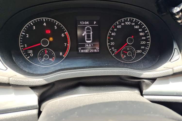 Used Volkswagen Passat 2014 1.8TSI DSG Prestige Edition Odometer Close Up
