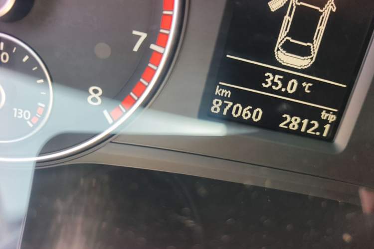 Used Volkswagen Passat 2014 1.8TSI DSG 30th Anniversary Edition Odometer Close Up