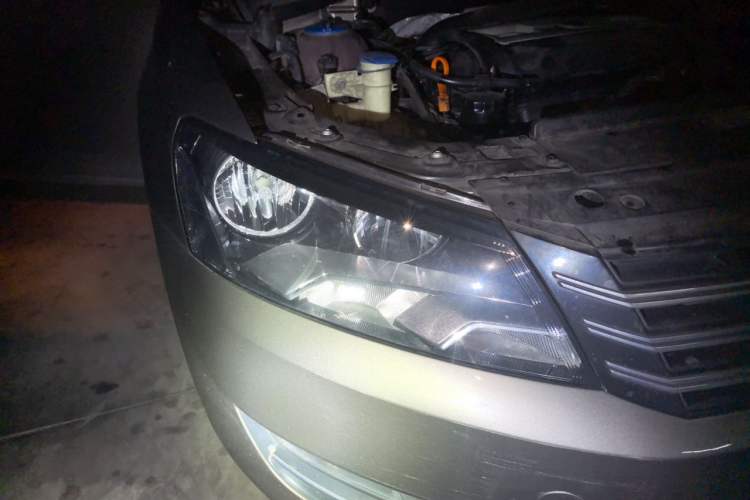 Used Volkswagen Passat 2014 1.8TSI DSG Prestige Edition Right Front Headlight