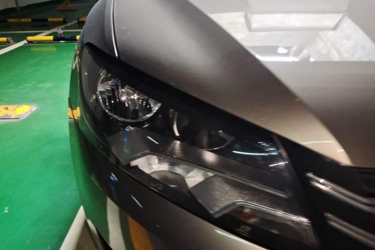 Used Volkswagen Passat 2014 1.8TSI DSG Prestige Edition Right Front Headlight