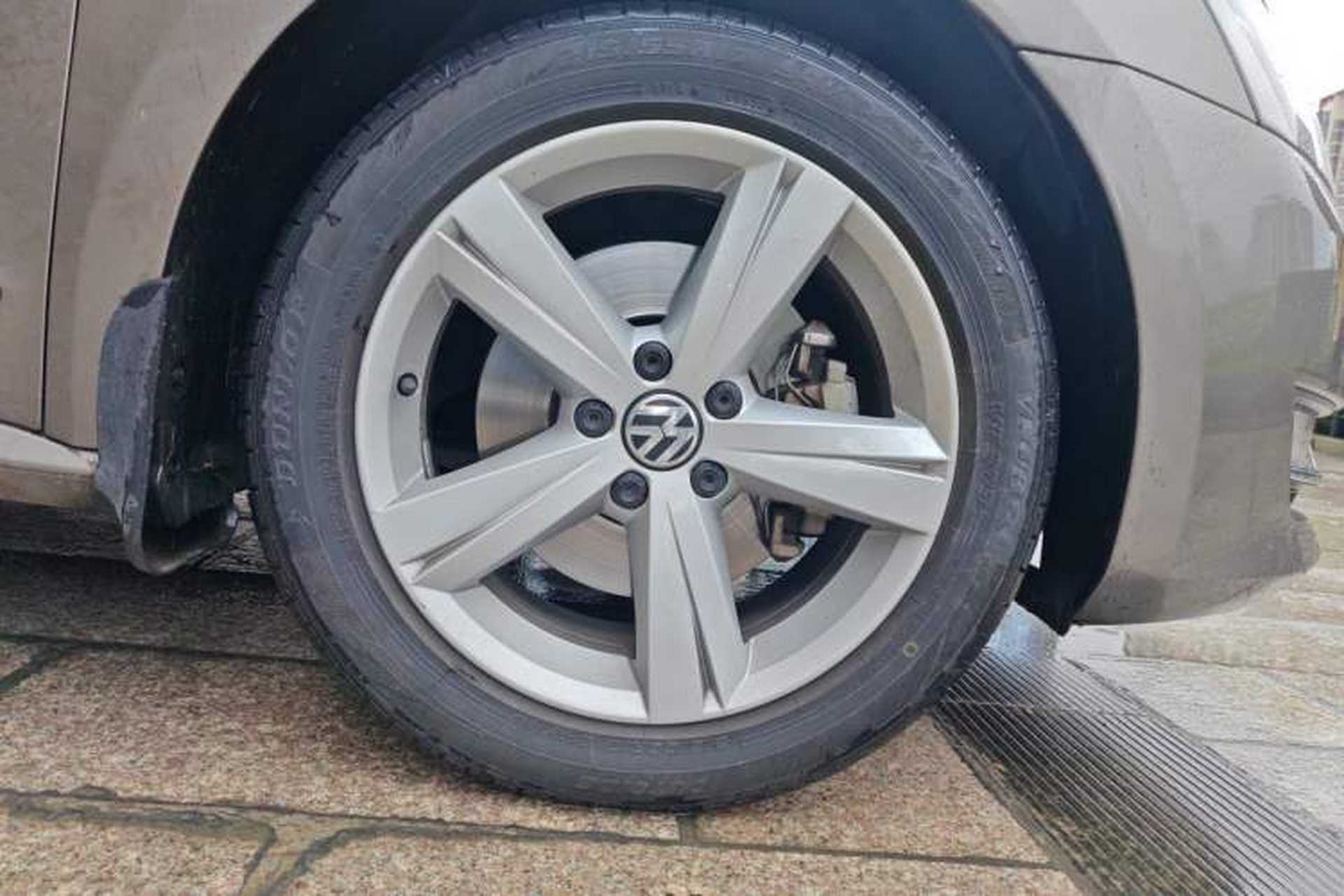 Used Volkswagen Passat 2014 1.8TSI DSG Prestige Edition Right Front Wheel Hub