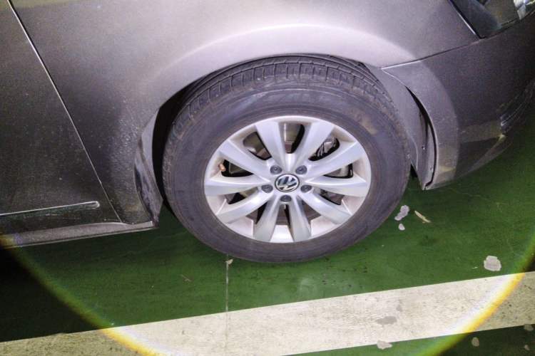 Used Volkswagen Passat 2014 1.8TSI Automatic Prestige Edition Right Front Wheel Hub