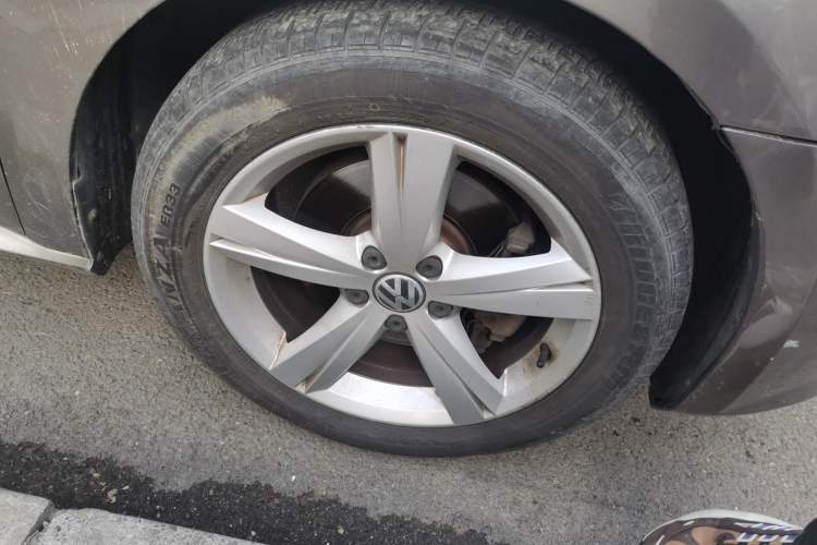 Used Volkswagen Passat 2014 2.0 TSI DSG Prestige Edition Right Front Wheel Hub