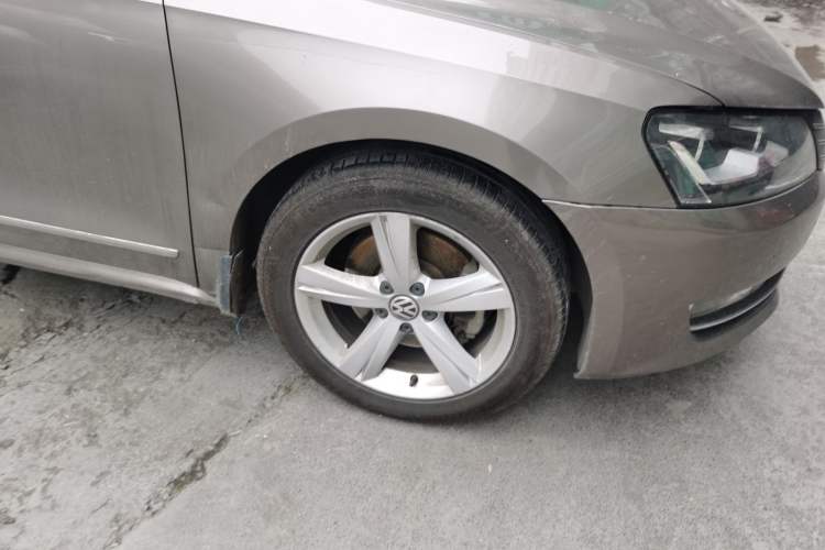 Used Volkswagen Passat 2014 1.8TSI DSG Prestige Edition Right Front Wheel Hub