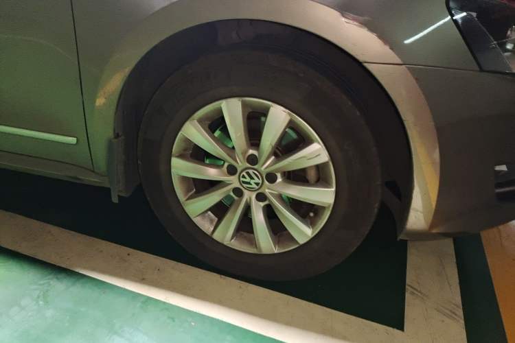 Used Volkswagen Passat 2014 1.8TSI DSG Prestige Edition Right Front Wheel Hub