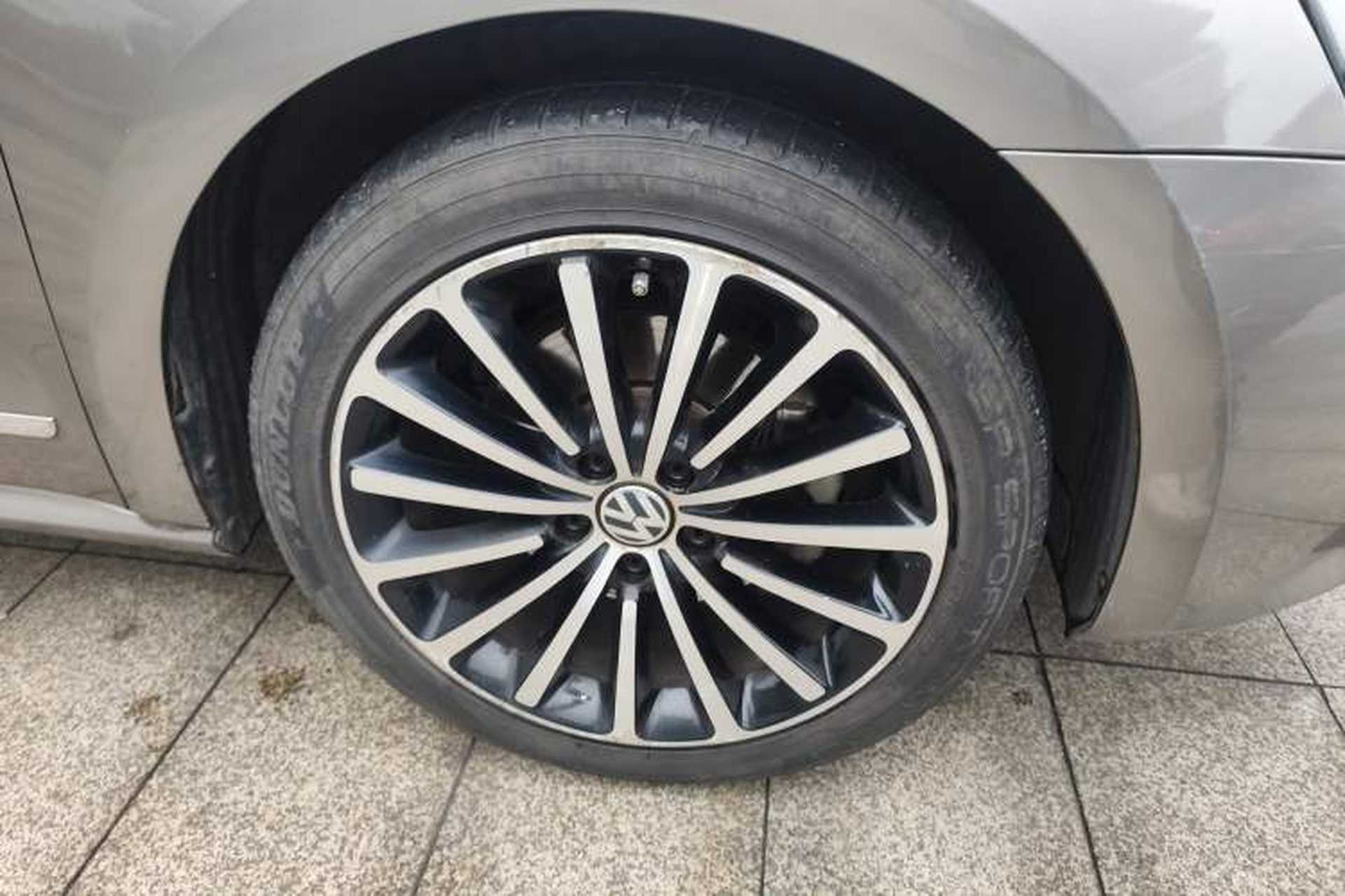 Used Volkswagen Passat 2014 2.0 TSI DSG Prestige Navigation Edition Right Front Wheel Hub