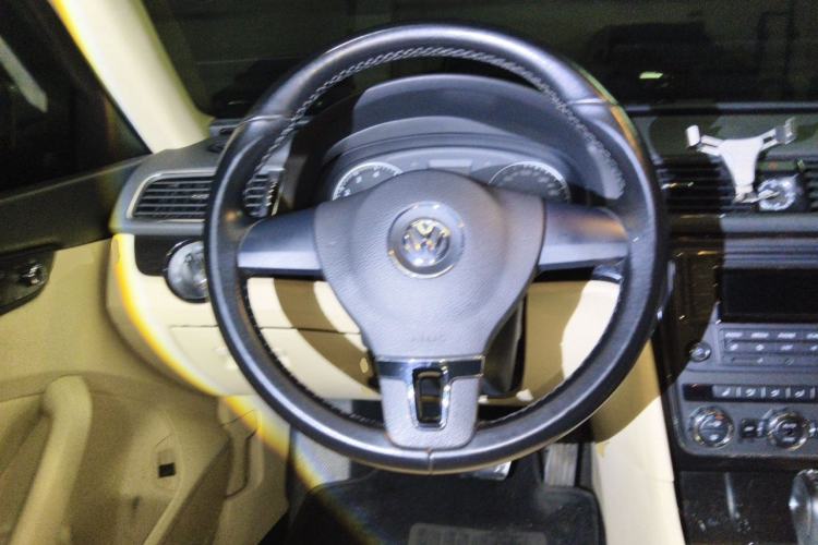 Used Volkswagen Passat 2014 1.8TSI Automatic Prestige Edition Steering Wheel