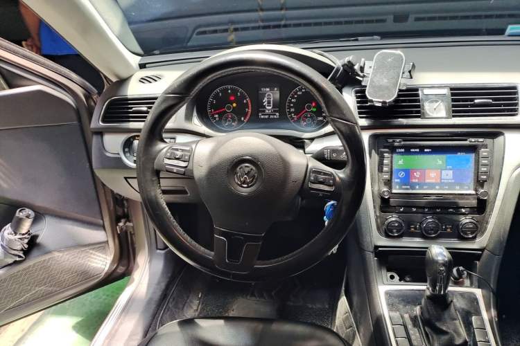 Used Volkswagen Passat 2014 1.8TSI DSG Prestige Edition Steering Wheel