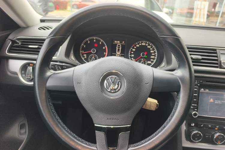 Used Volkswagen Passat 2014 1.8TSI DSG 30th Anniversary Edition Steering Wheel