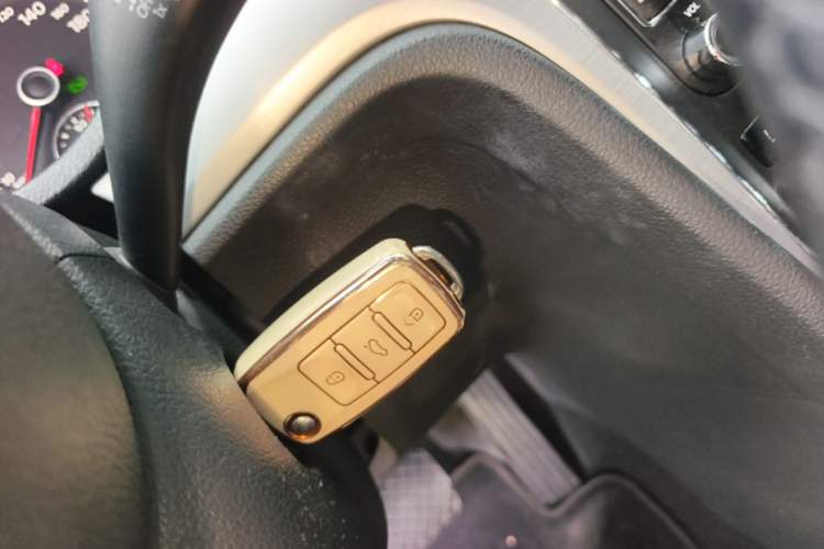 Used Volkswagen Passat 2014 1.8TSI DSG 30th Anniversary Edition Vehicle Key
