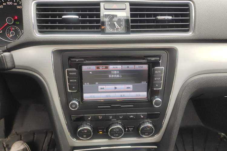 Used Volkswagen Passat 2014 1.8TSI DSG Prestige Edition Audio And AC Panel