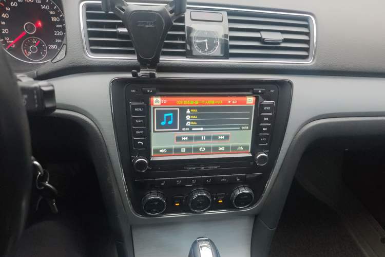 Used Volkswagen Passat 2014 1.8TSI DSG Prestige Edition Audio And AC Panel