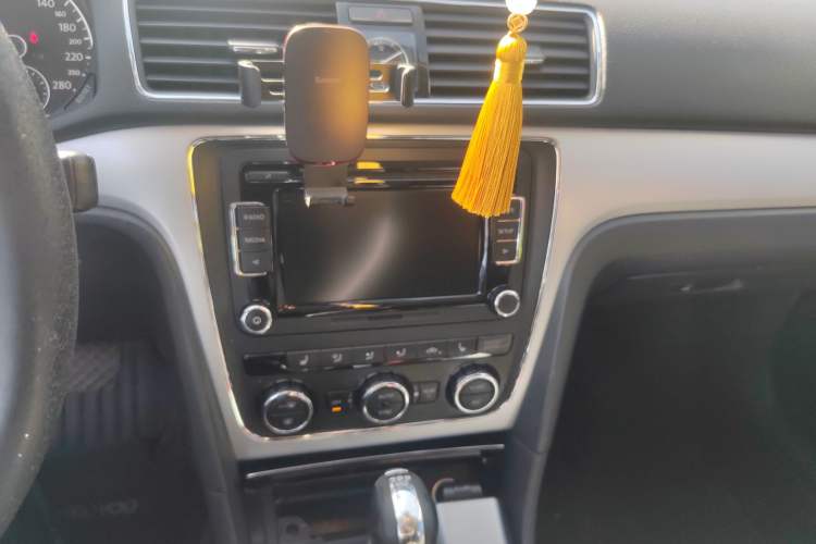 Used Volkswagen Passat 2014 1.8TSI DSG Prestige Navigation Edition Audio And AC Panel