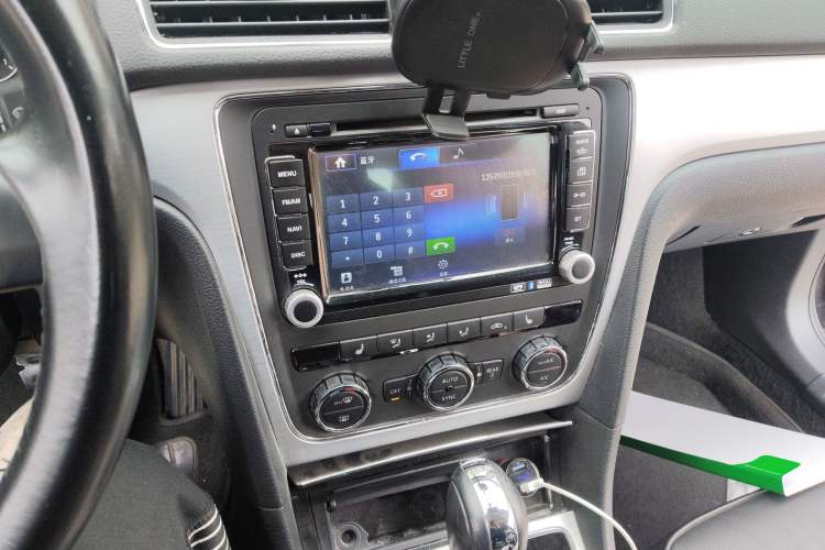 Used Volkswagen Passat 2014 1.8TSI DSG Prestige Edition Audio And AC Panel