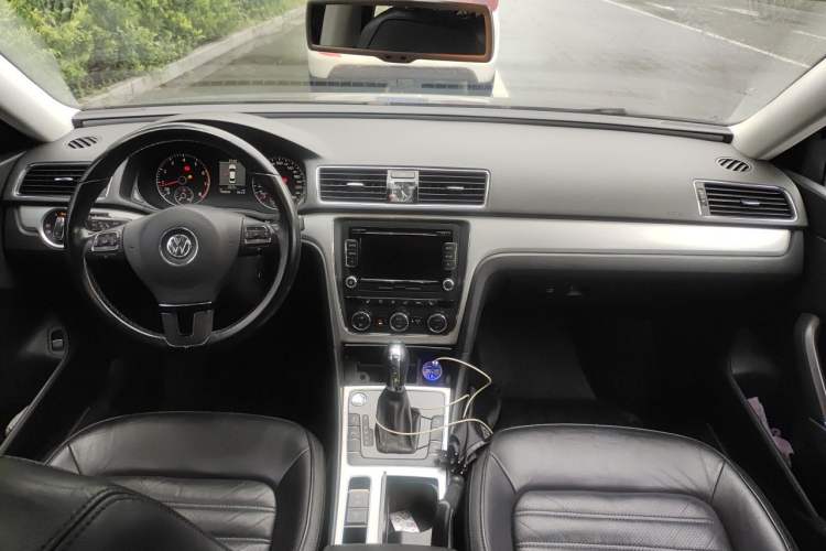 Used Volkswagen Passat 2014 1.8TSI DSG Prestige Edition Center Console