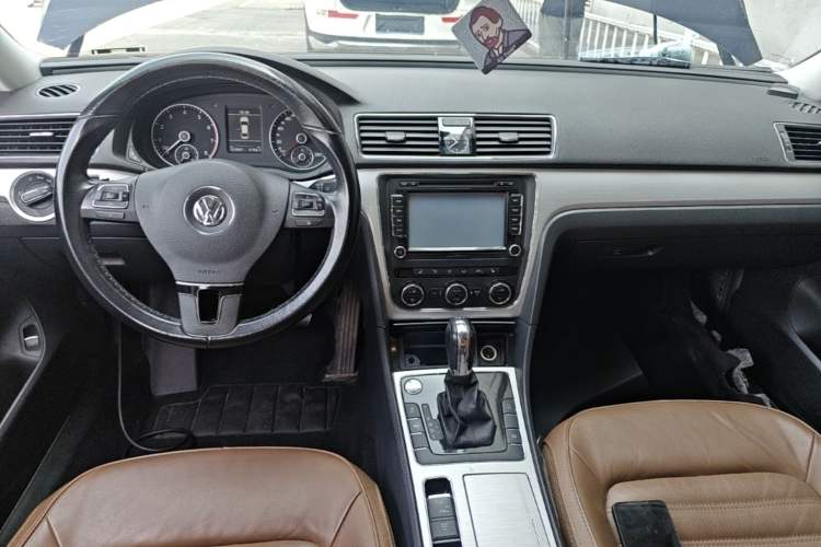 Used Volkswagen Passat 2014 1.8TSI DSG Prestige Edition Center Console