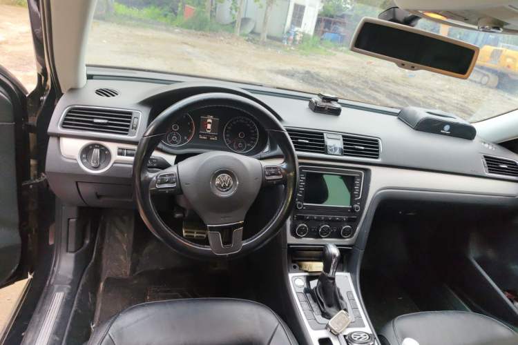Used Volkswagen Passat 2014 1.8TSI DSG Prestige Edition Center Console