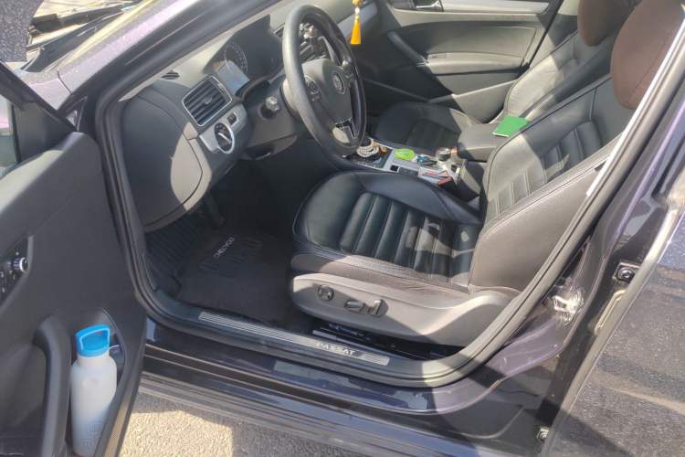 Used Volkswagen Passat 2014 1.8TSI DSG Prestige Navigation Edition Driver Seat