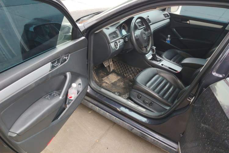 Used Volkswagen Passat 2014 1.8TSI DSG Prestige Navigation Edition Driver Seat