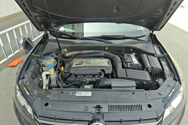 Used Volkswagen Passat 2014 1.8TSI DSG Prestige Edition Engine Bay