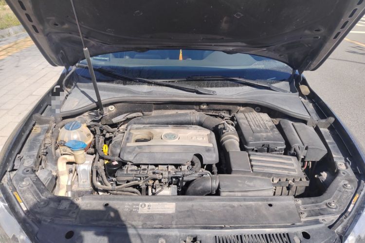 Used Volkswagen Passat 2014 1.8TSI DSG Prestige Navigation Edition Engine Bay