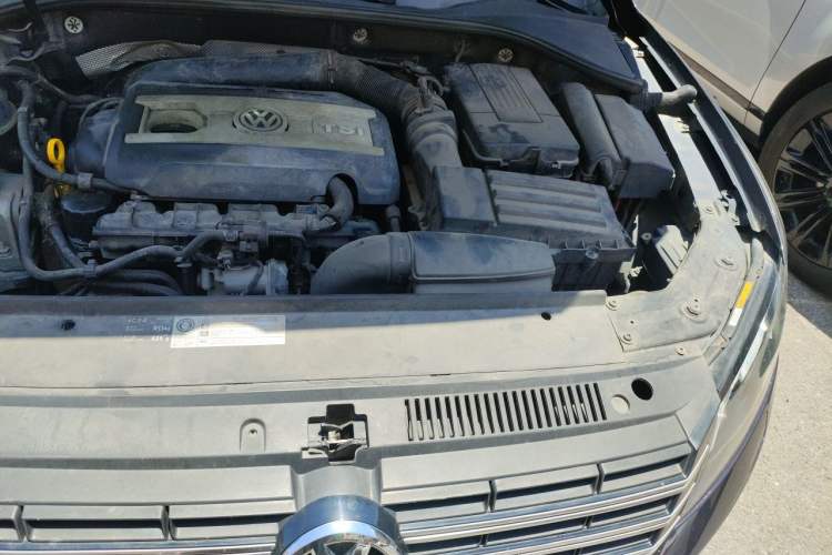 Used Volkswagen Passat 2014 1.8TSI DSG Prestige Navigation Edition Engine Bay Left