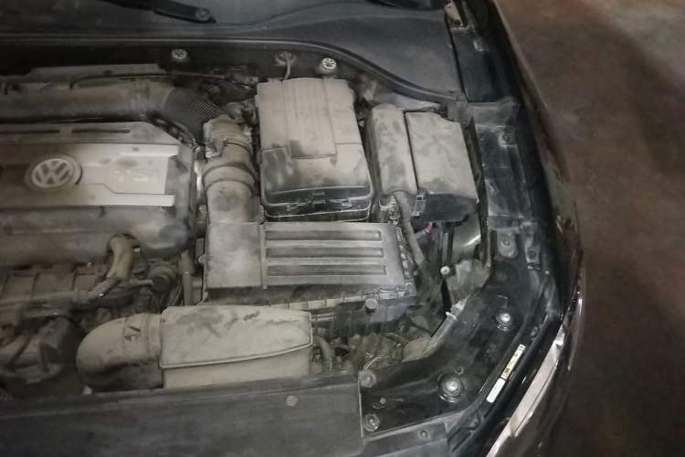 Used Volkswagen Passat 2014 1.8TSI DSG Prestige Edition Engine Bay Left