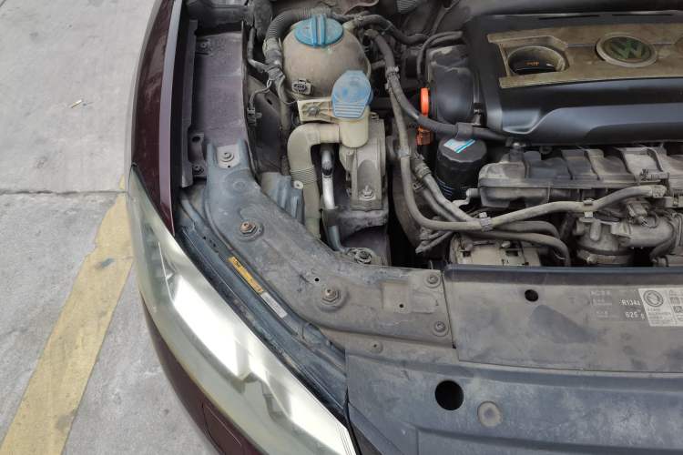 Used Volkswagen Passat 2014 1.8TSI DSG Prestige Edition Engine Bay Right
