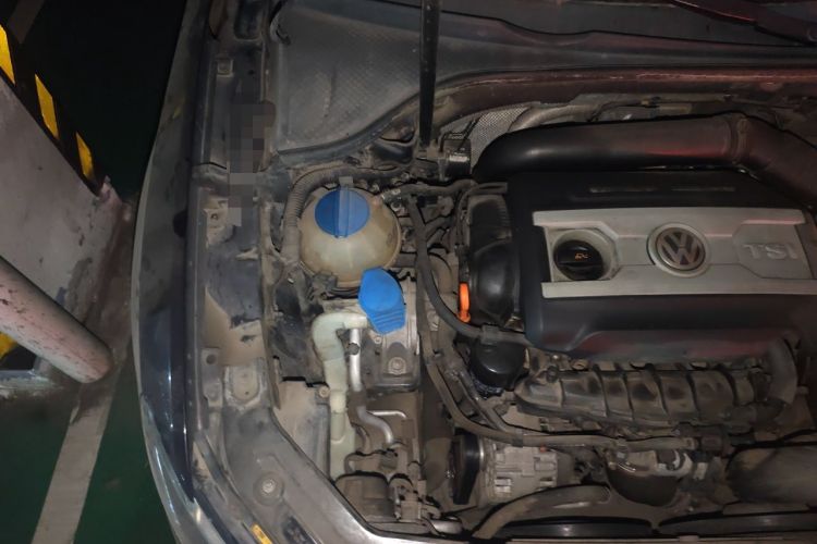 Used Volkswagen Passat 2014 1.8TSI DSG Prestige Edition Engine Bay Right