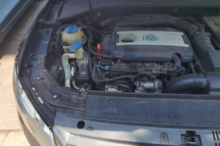 Used Volkswagen Passat 2014 1.8TSI DSG Prestige Edition Engine Bay Right