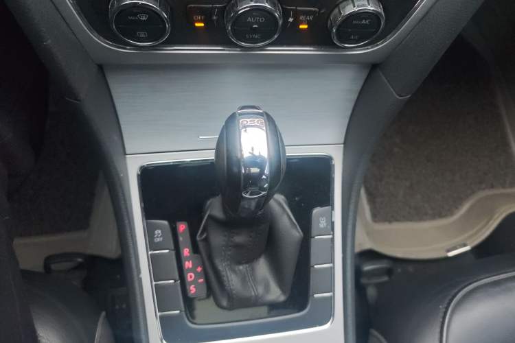 Used Volkswagen Passat 2014 1.8TSI DSG Prestige Edition Gear Lever