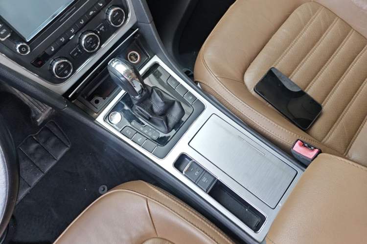 Used Volkswagen Passat 2014 1.8TSI DSG Prestige Edition Gear Lever