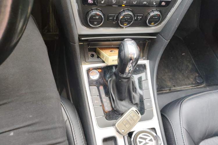 Used Volkswagen Passat 2014 1.8TSI DSG Prestige Edition Gear Lever