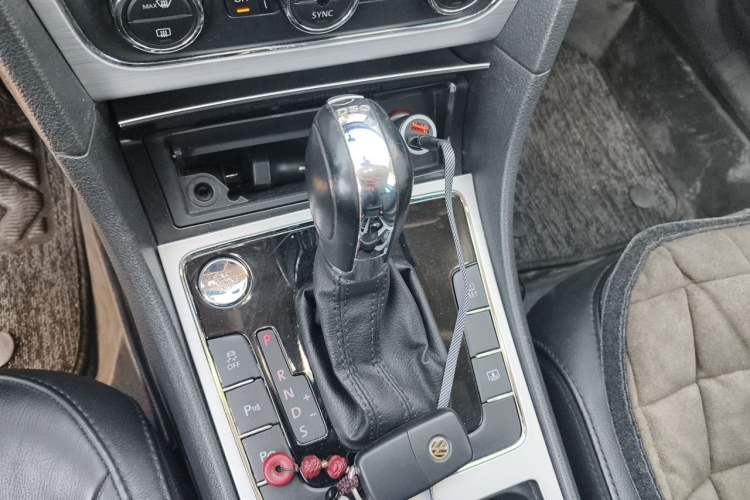Used Volkswagen Passat 2014 1.8TSI DSG Prestige Navigation Edition Gear Lever