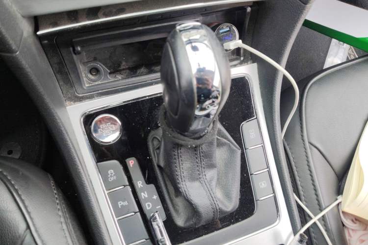 Used Volkswagen Passat 2014 1.8TSI DSG Prestige Edition Gear Lever