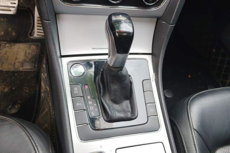 Used Volkswagen Passat 2014 1.8TSI DSG Prestige Navigation Edition Gear Lever