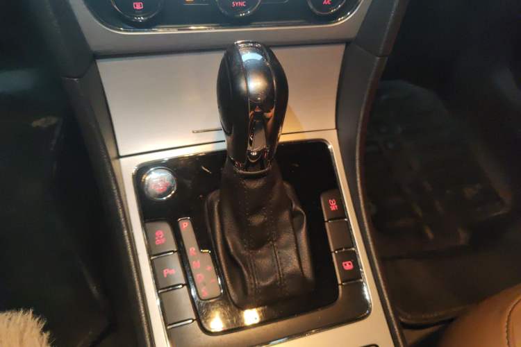 Used Volkswagen Passat 2014 1.8TSI DSG Prestige Edition Gear Lever