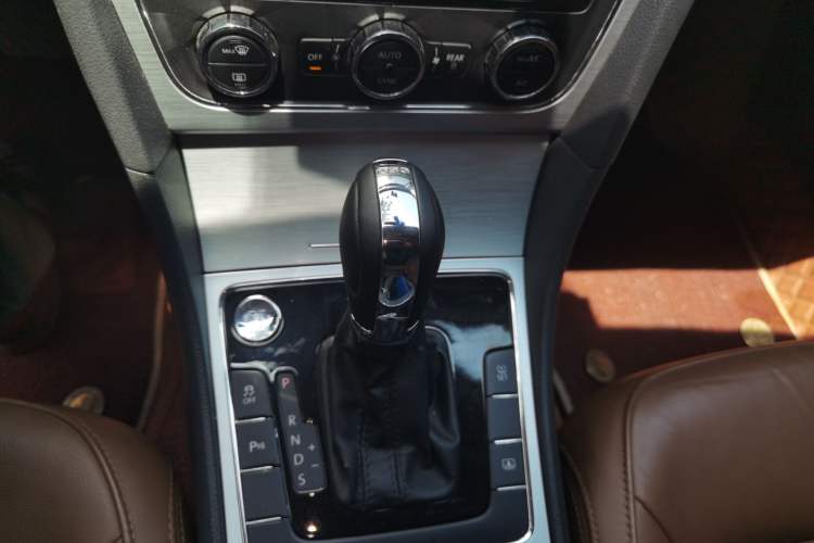 Used Volkswagen Passat 2014 1.8TSI DSG Prestige Edition Gear Lever