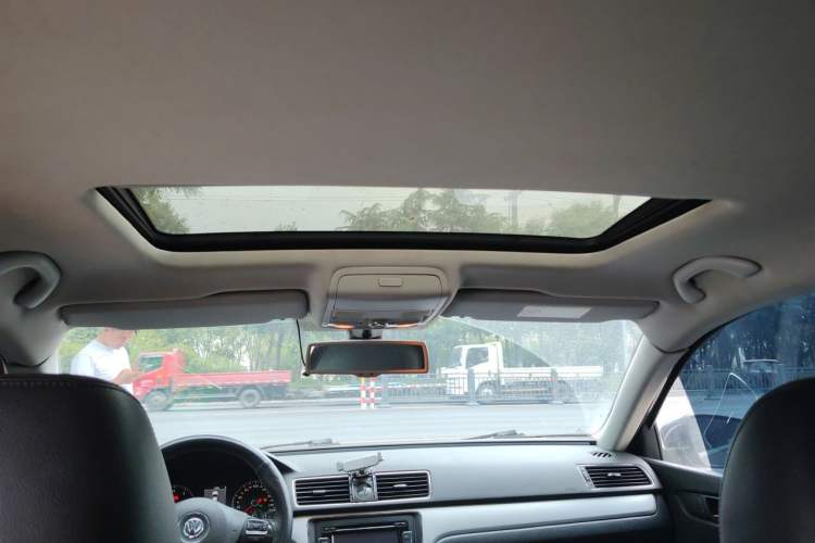 Used Volkswagen Passat 2014 1.8TSI DSG Prestige Navigation Edition Headliner