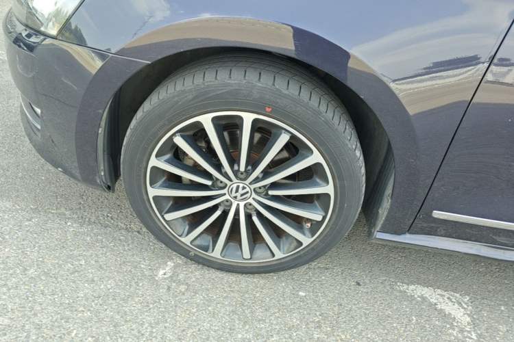 Used Volkswagen Passat 2014 1.8TSI DSG Prestige Edition Left Front Wheel Hub