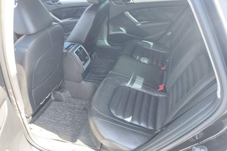 Used Volkswagen Passat 2014 1.8TSI DSG Prestige Navigation Edition Left Rear Seat