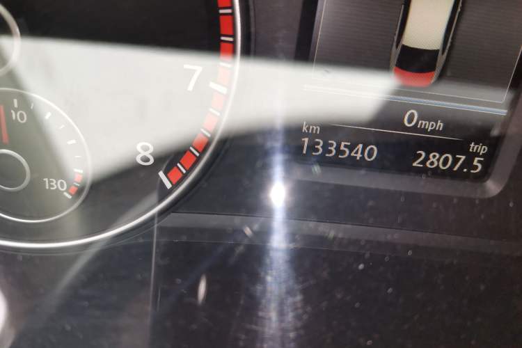 Used Volkswagen Passat 2014 1.8TSI DSG Prestige Edition Odometer Close Up