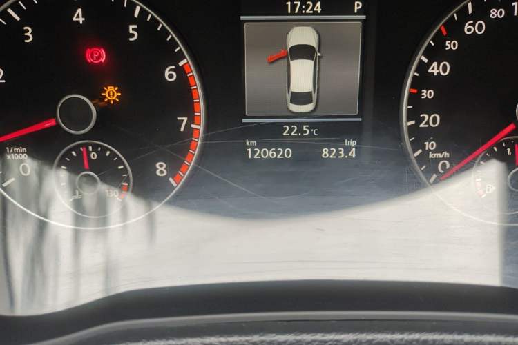 Used Volkswagen Passat 2014 1.8TSI DSG Prestige Edition Odometer Close Up