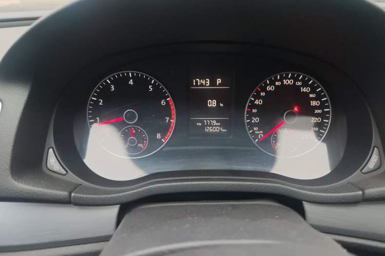 Used Volkswagen Passat 2014 1.8TSI DSG Prestige Edition Odometer Close Up