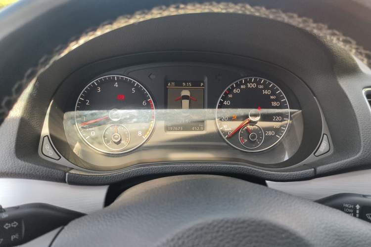 Used Volkswagen Passat 2014 1.8TSI DSG Prestige Navigation Edition Odometer Close Up