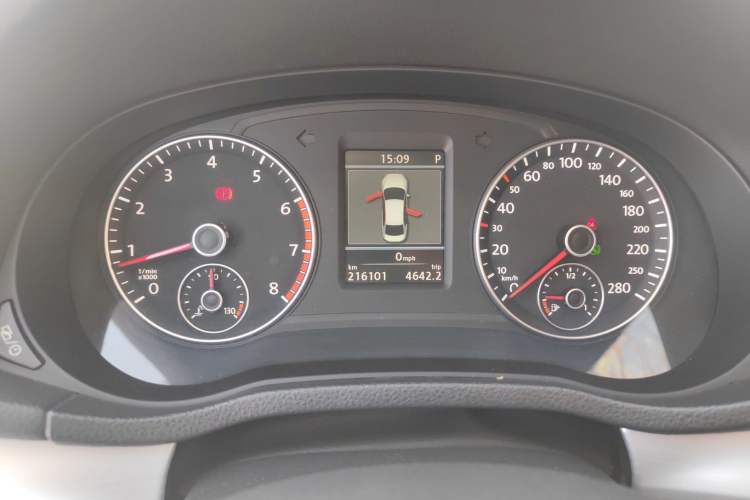 Used Volkswagen Passat 2014 1.8TSI DSG Prestige Navigation Edition Odometer Close Up